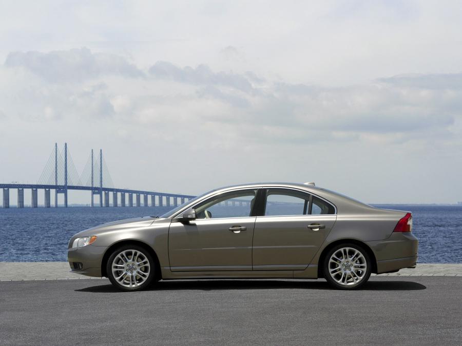  Volvo S80 V8 2007 года  (фото 2 из 69)